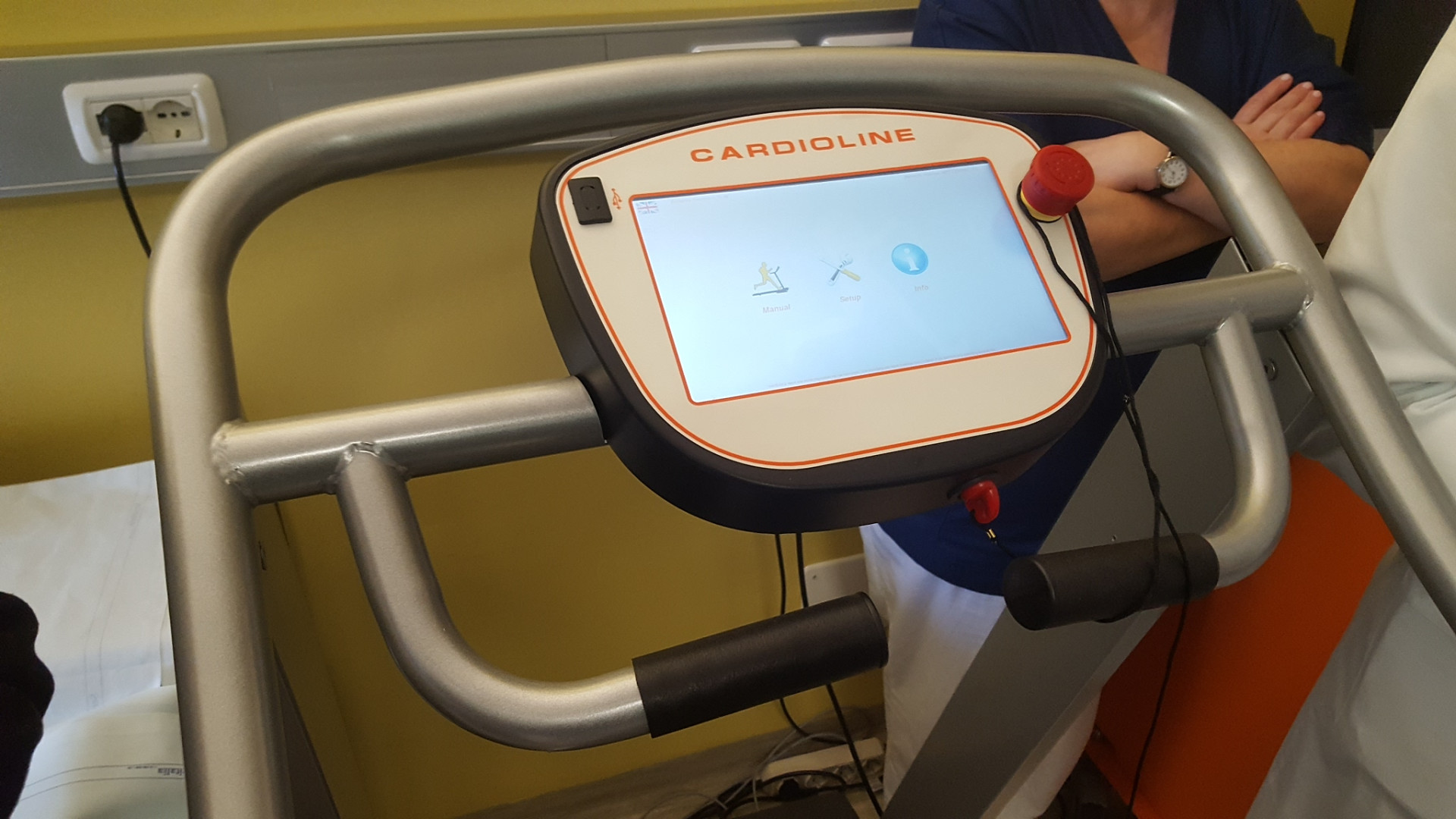Tappeto per test da sforzo nei bimbi e defibrillatore donati alla Pediatria