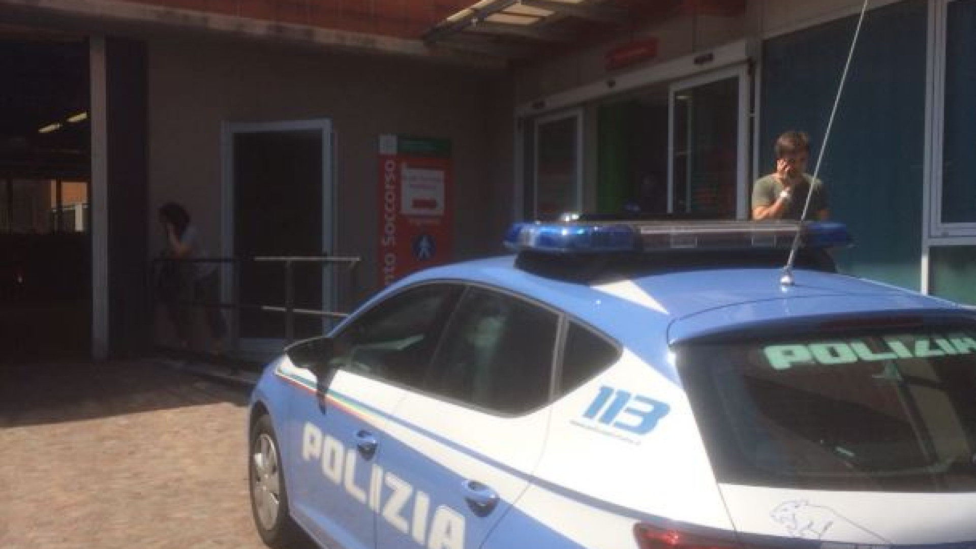 Tragedia sfiorata in via Sant'Eufemia: bimbo di quattro anni precipita da diversi metri di altezza