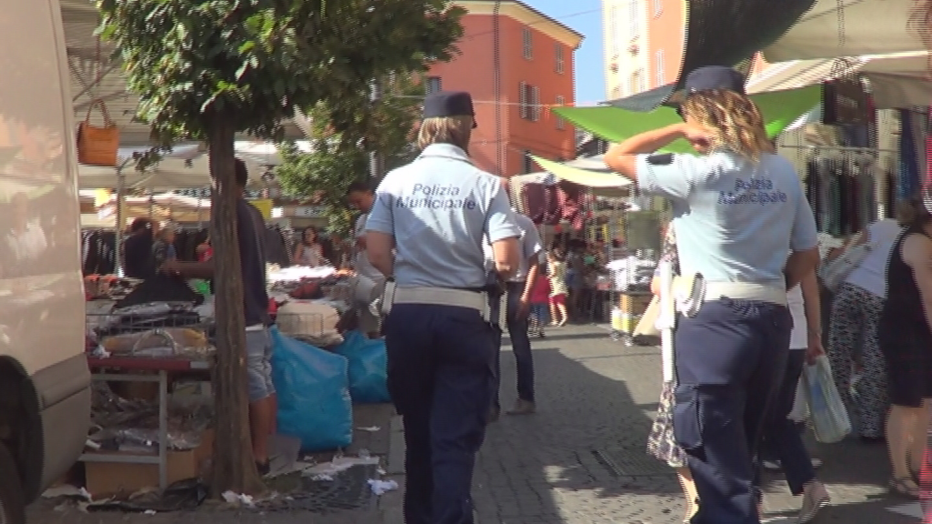 Panettoni o transenne agli eventi, cittadini d'accordo: "Siamo più sicuri"