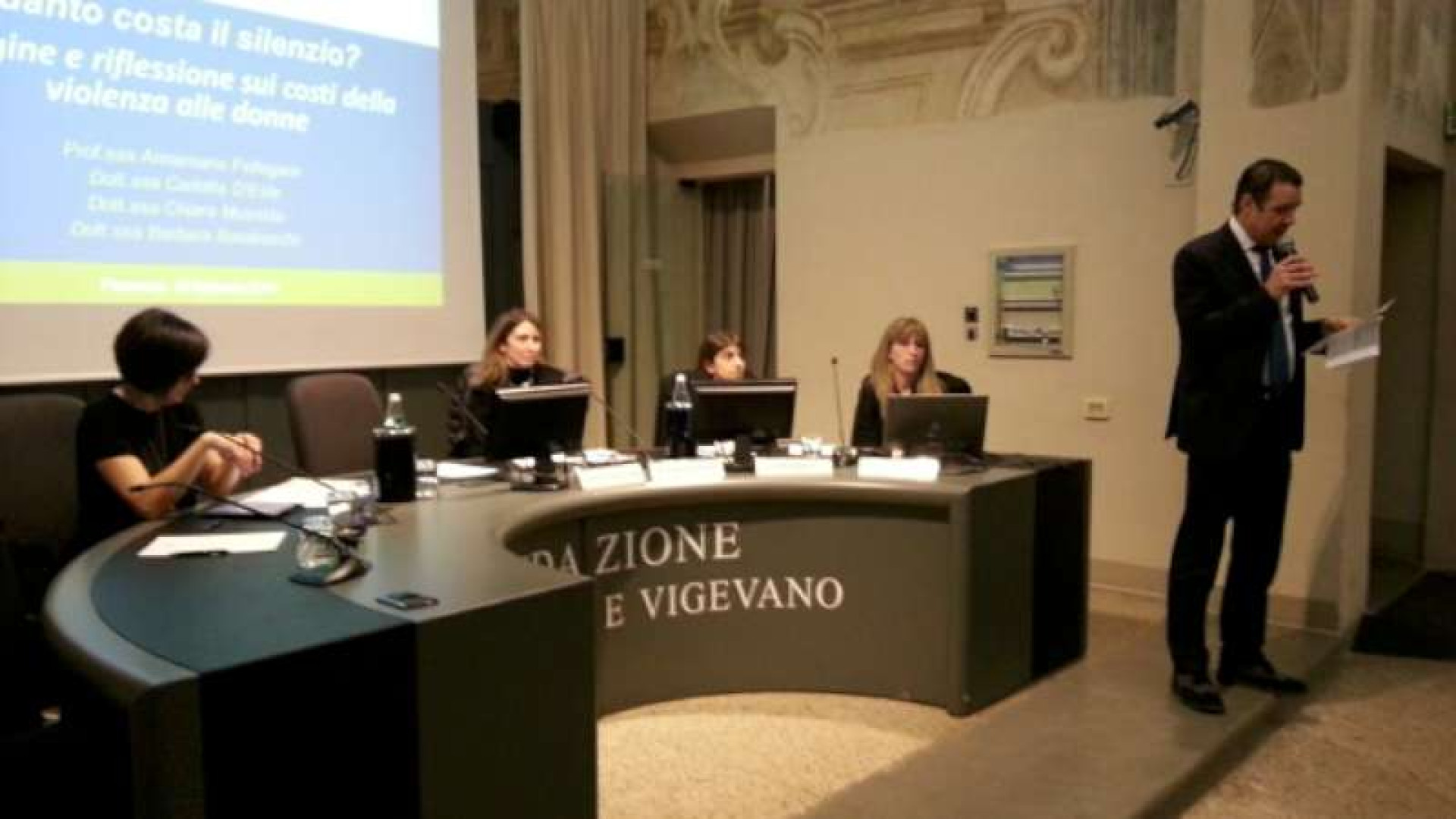 Violenza sulle donne: il silenzio costa quasi 2 miliardi e mezzo