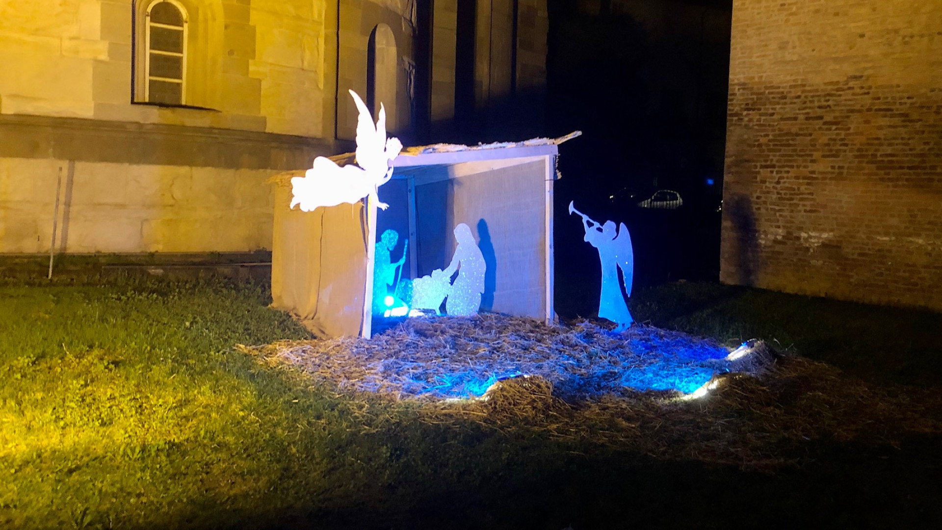 Il presepe del Duomo dà speranza: "Un segno che non poteva mancare"