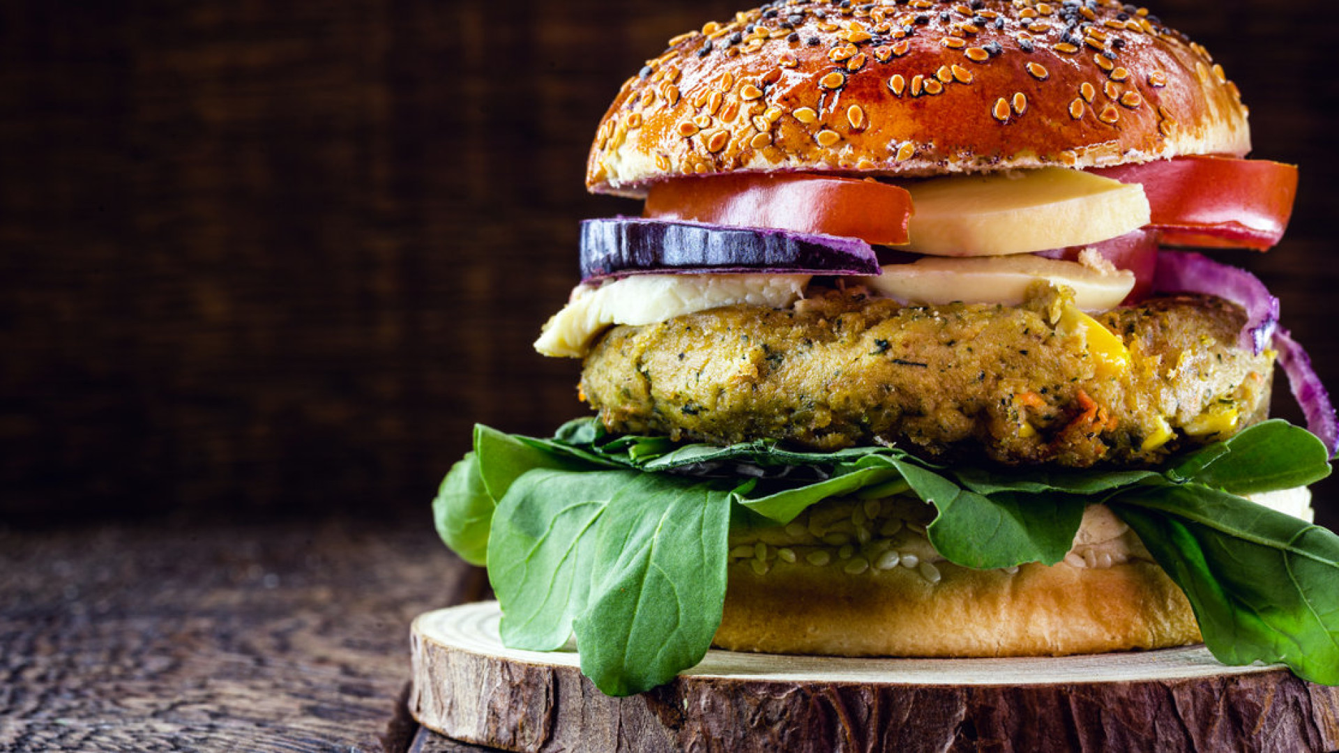 Ecco la "carne" vegetale ottenuta dalla fermentazione dei funghi: "Aiuta l'ambiente"
