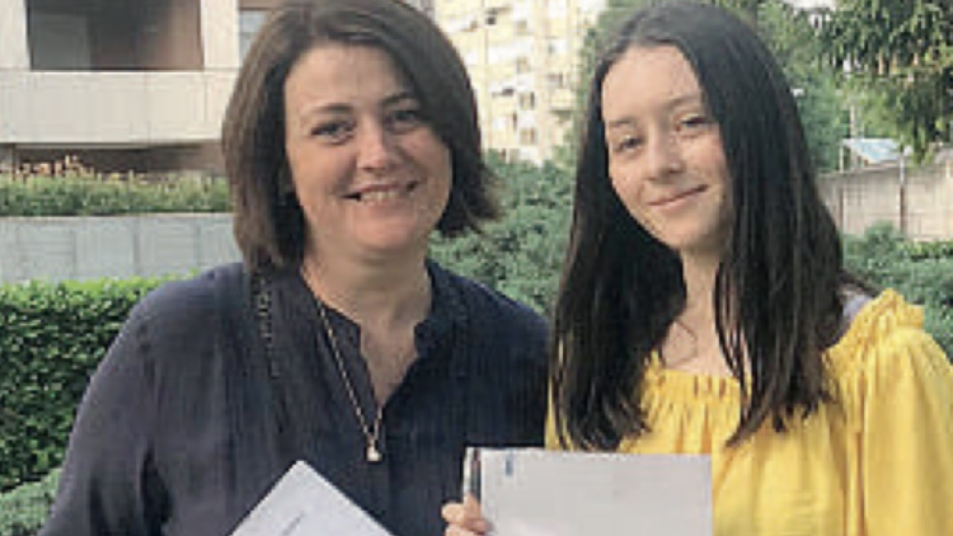 Esame di maturità, madre e figlia unite in un giorno speciale