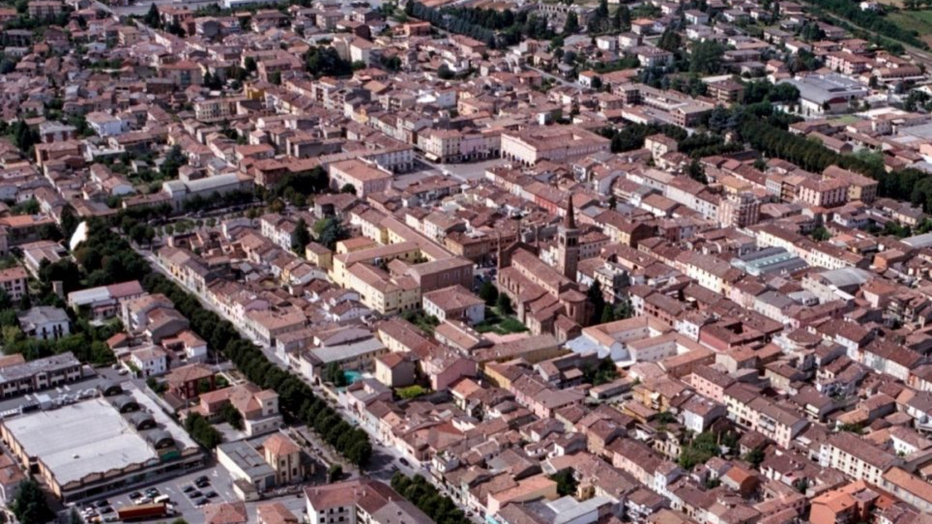 Castel San Giovanni, la sindaca: "No al transito dei camion nel centro abitato"