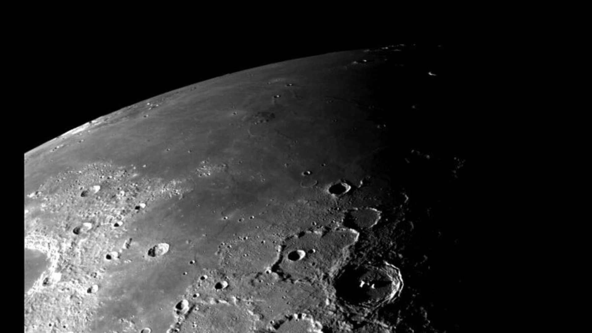 Appello degli astronomi: servono regole per proteggere la Luna dagli speculatori