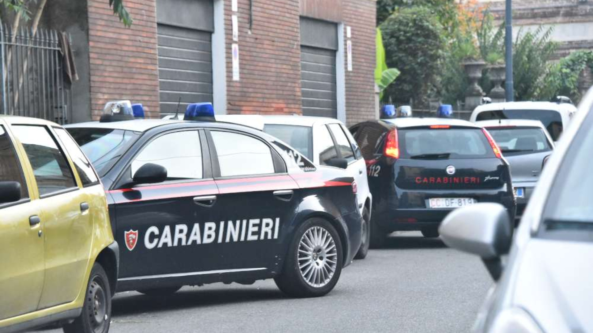 In casa mancano i servizi essenziali, i profughi protestano in via Cortesi