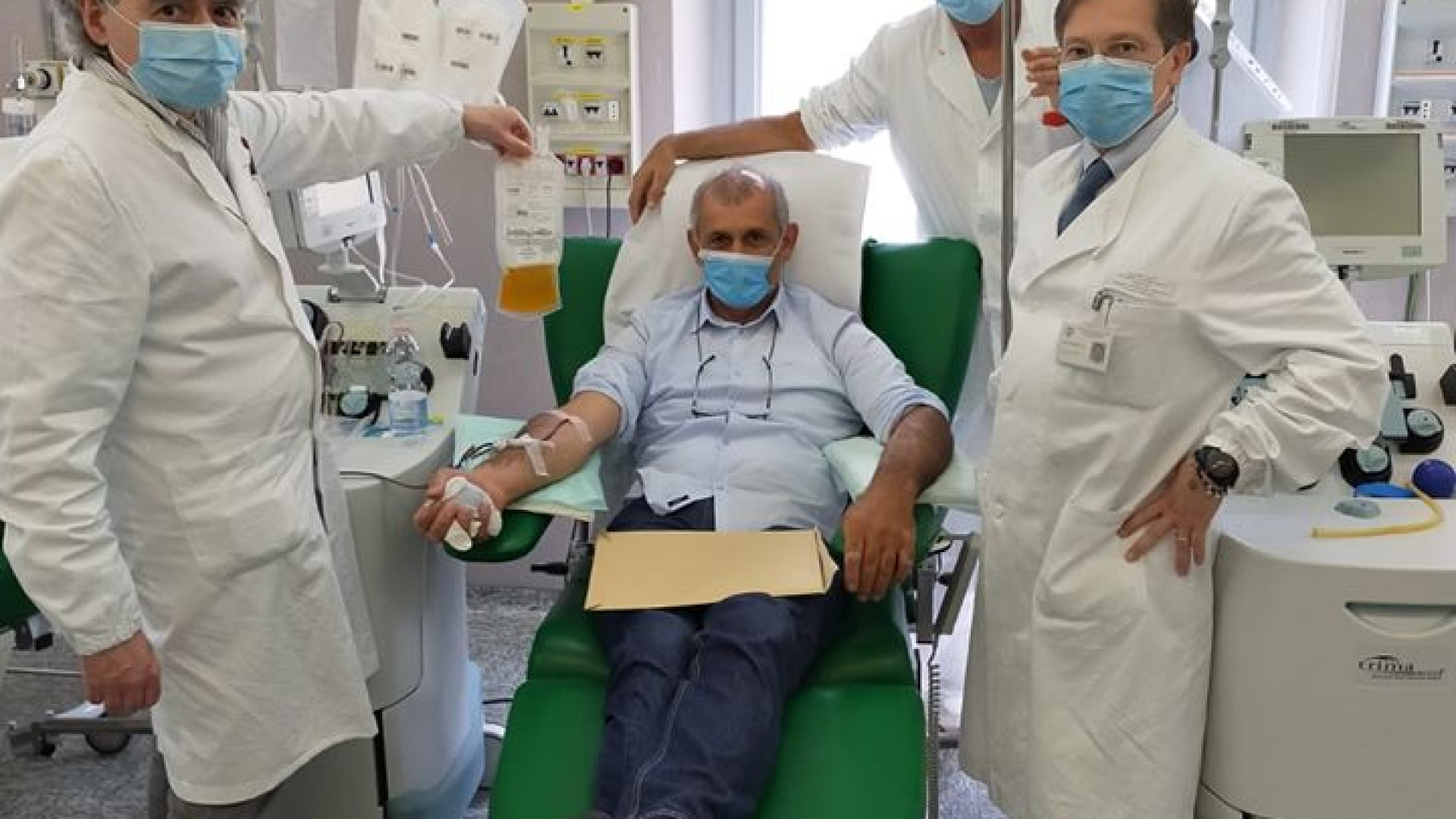 Mazzocchi dona il plasma a Pavia. Incontro con l'amico virologo Baldanti