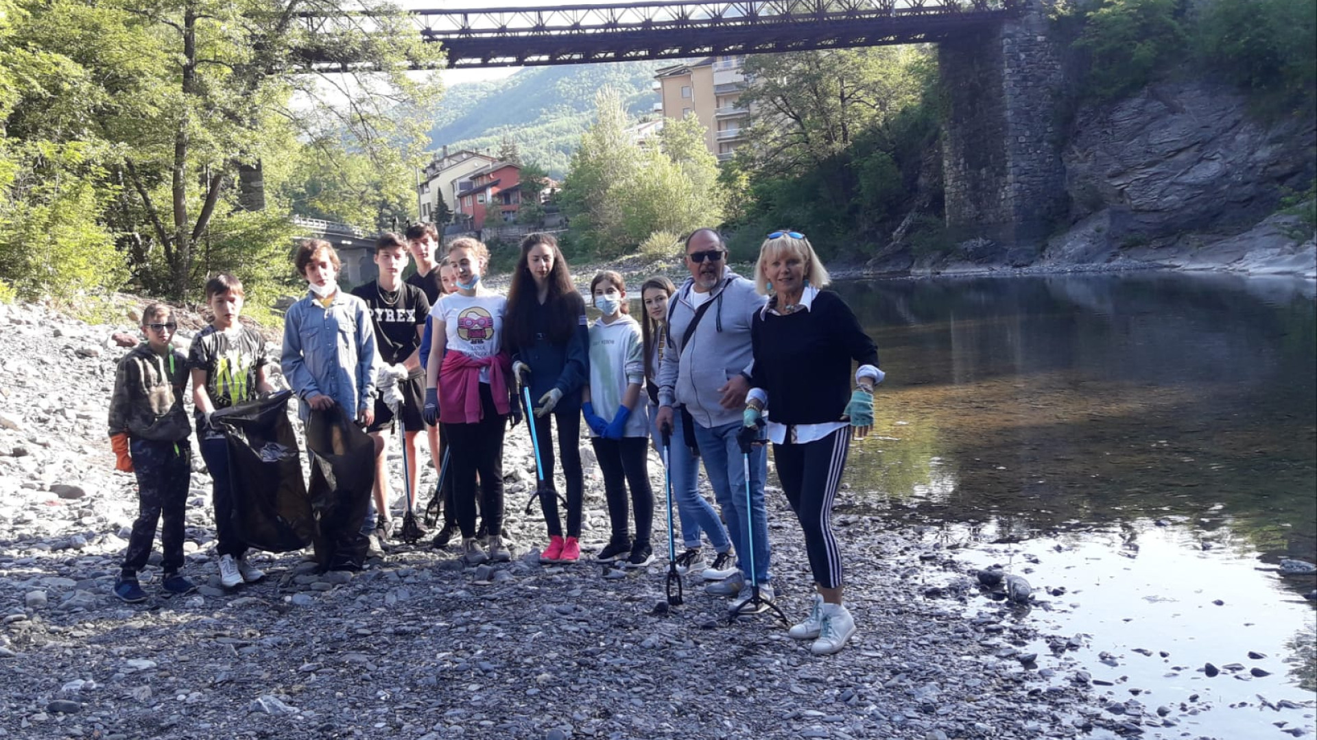 Nella zona di Ottone spiagge pulite sul Trebbia grazie agli studenti delle scuole medie