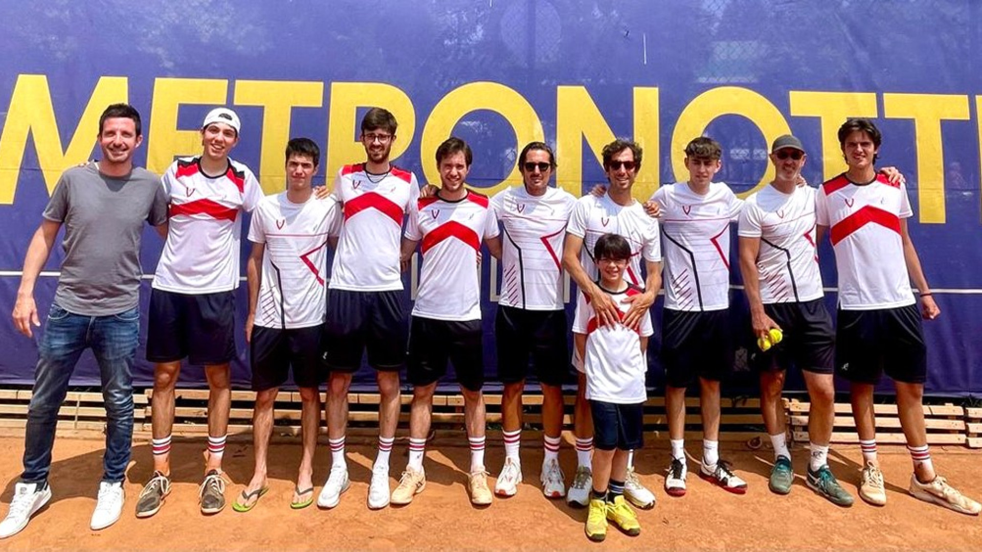 Tennis, la squadra maschile Vittorino chiude a punteggio pieno e centra i playoff