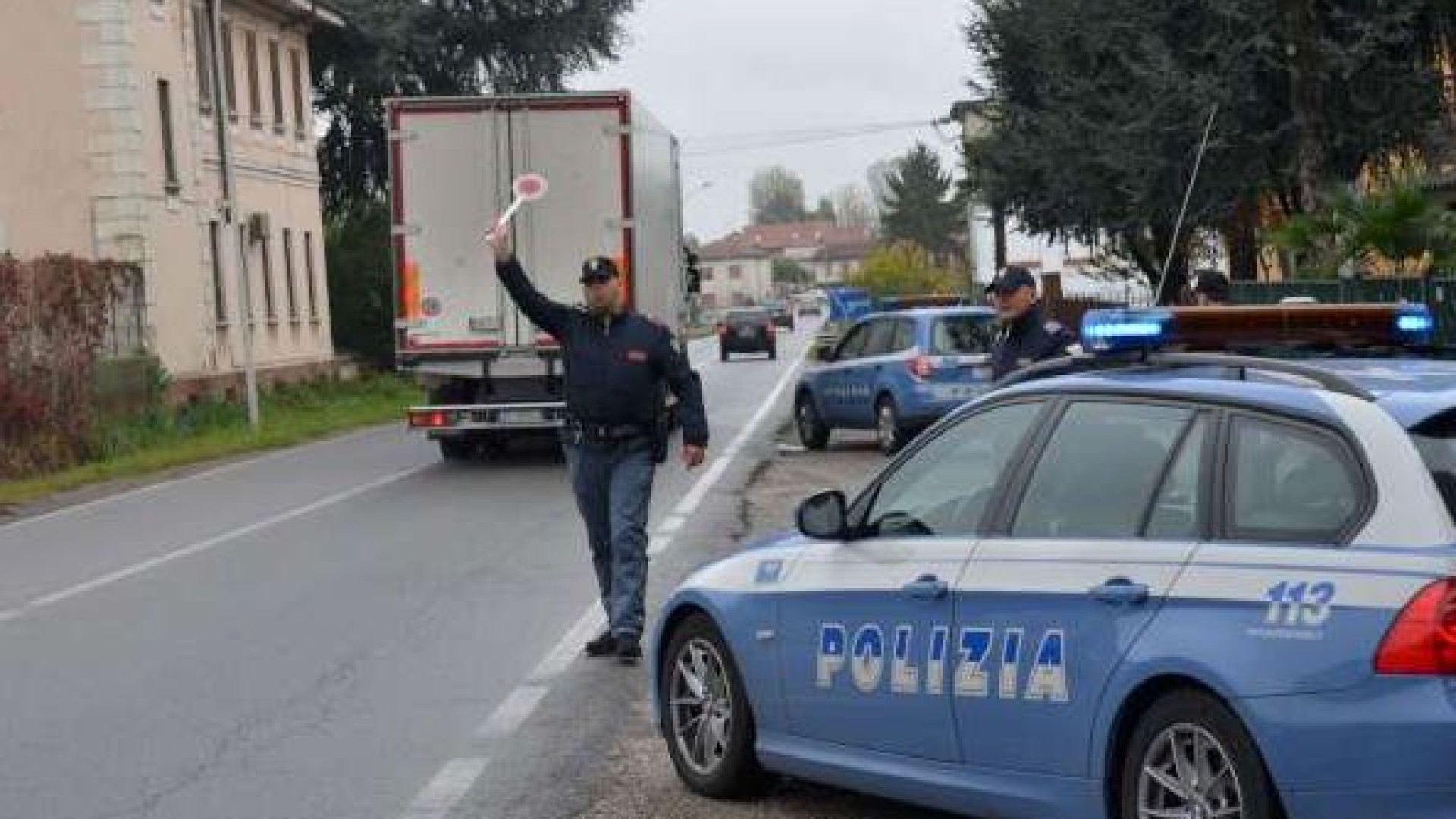 Camionisti sfruttati, banda sgominata dalla polizia. Undici arresti