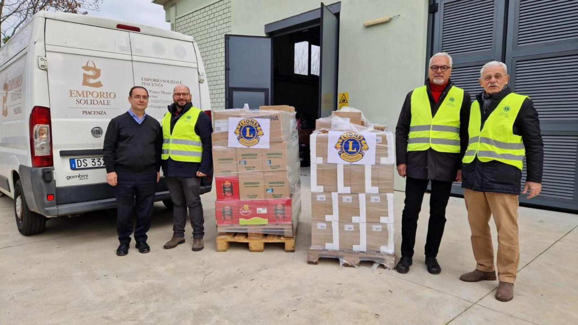 Club Lions, donati altri 1.200 euro all'Emporio Solidale: "Il nostro impegno continua"