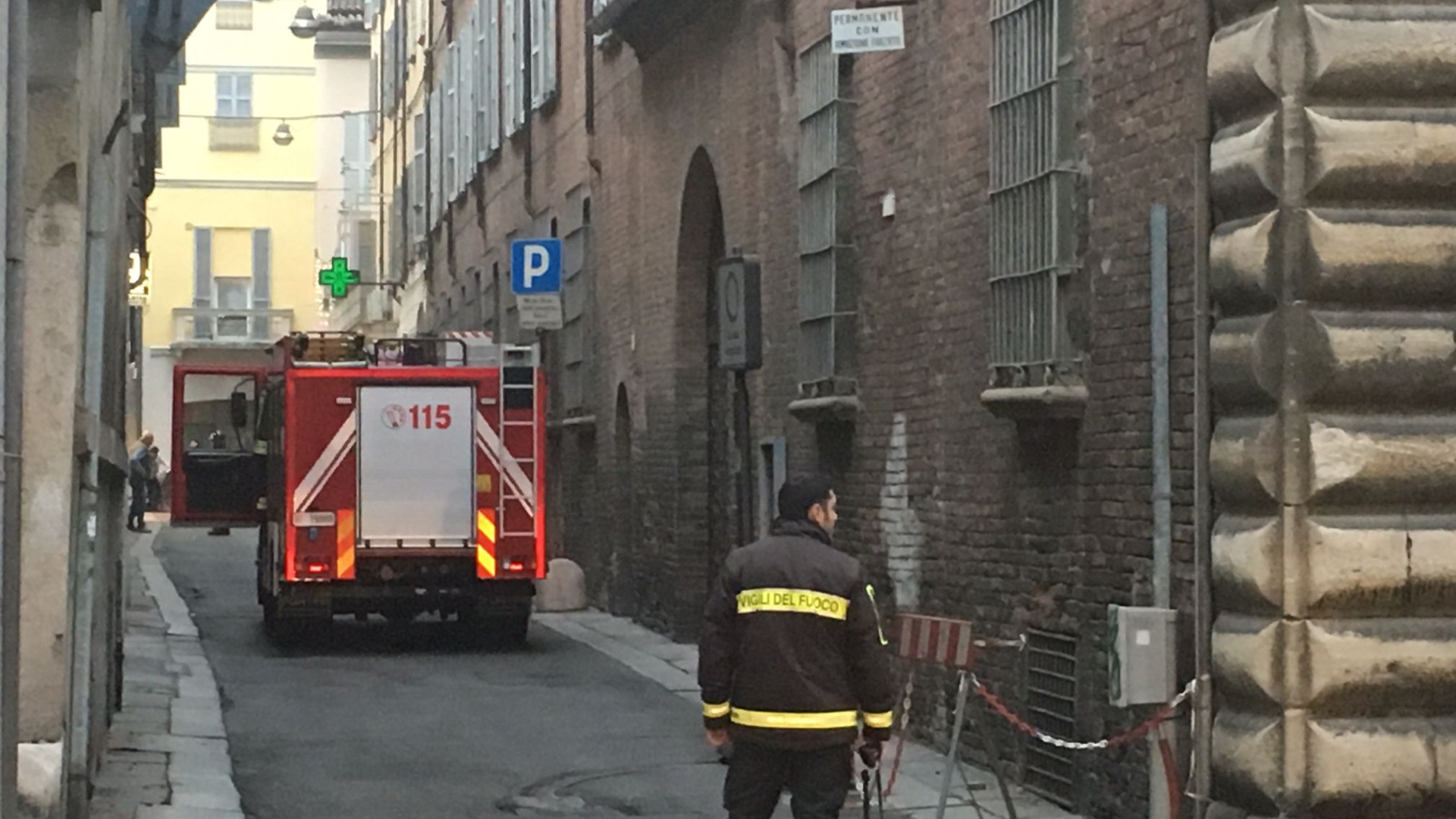 Fuga di gas in via Mirra e via Romagnosi, salvato un uomo