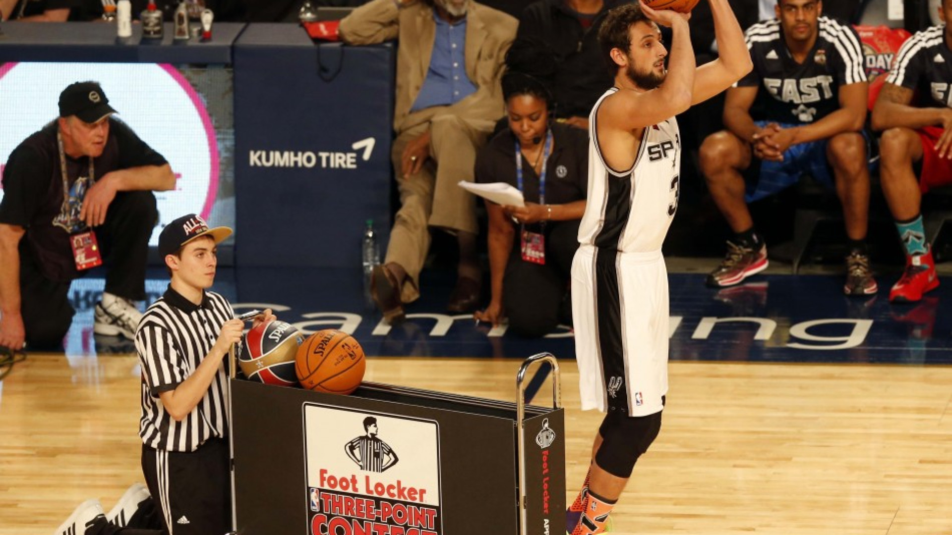 La Bakery lancia la sfida: come in Nba, tiro da metà campo per beneficenza