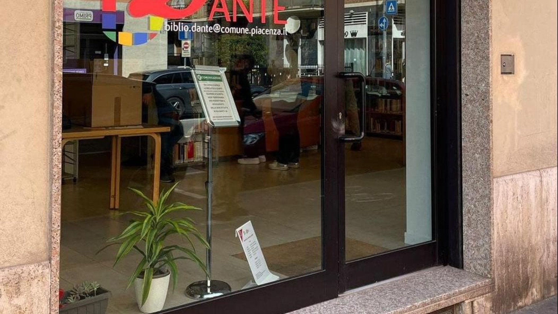 Soresi: "Biblioteca Dante inaccessibile a disabili". Fiazza: "No, c'è la pedana"