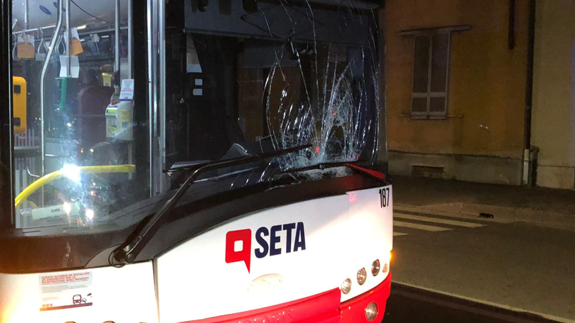 Tragedia in città: investito da un autobus in via La Primogenita, muore 35enne