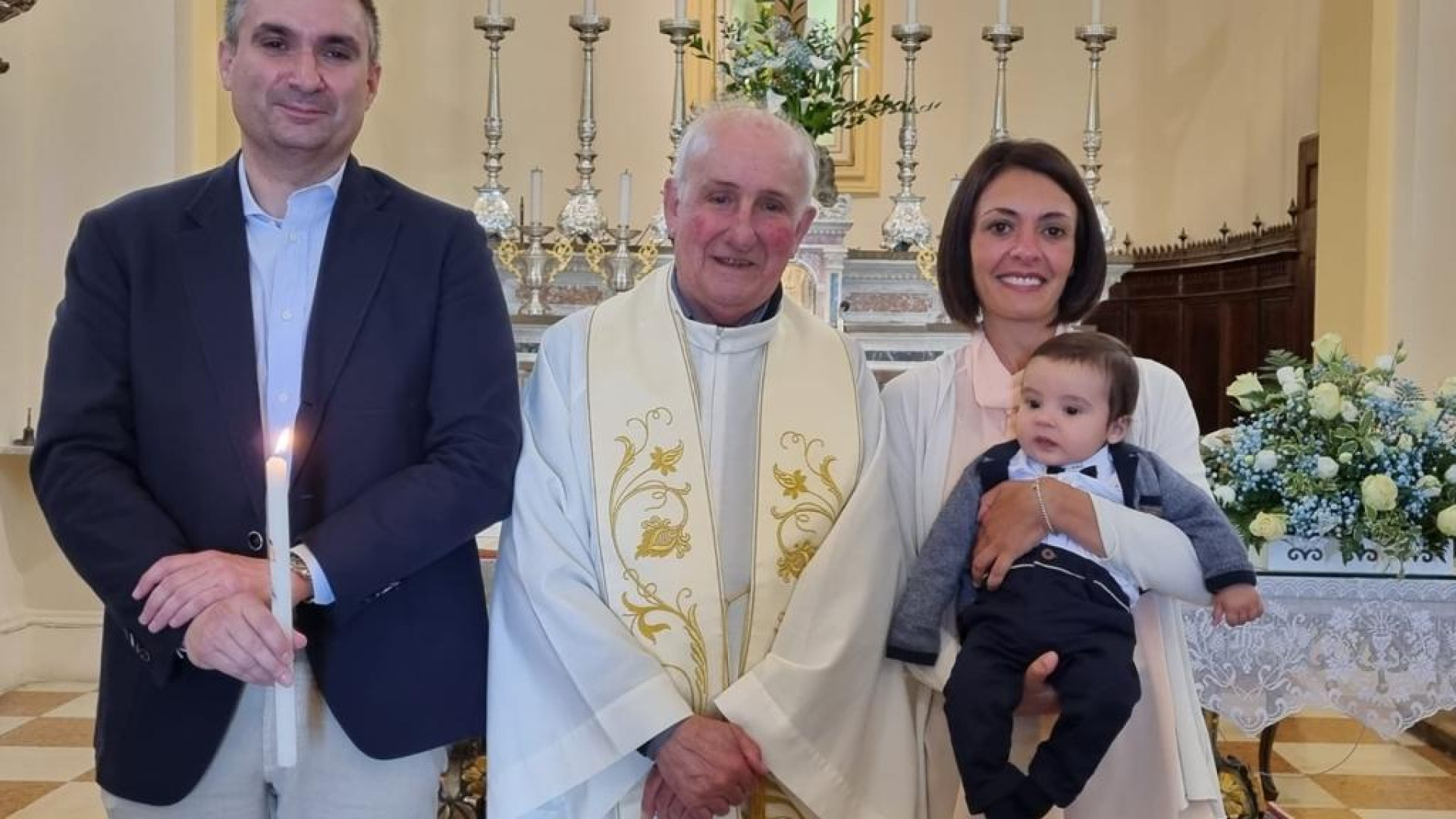 Un solo battesimo in un anno: festa a Montalbo per il piccolo Tommaso