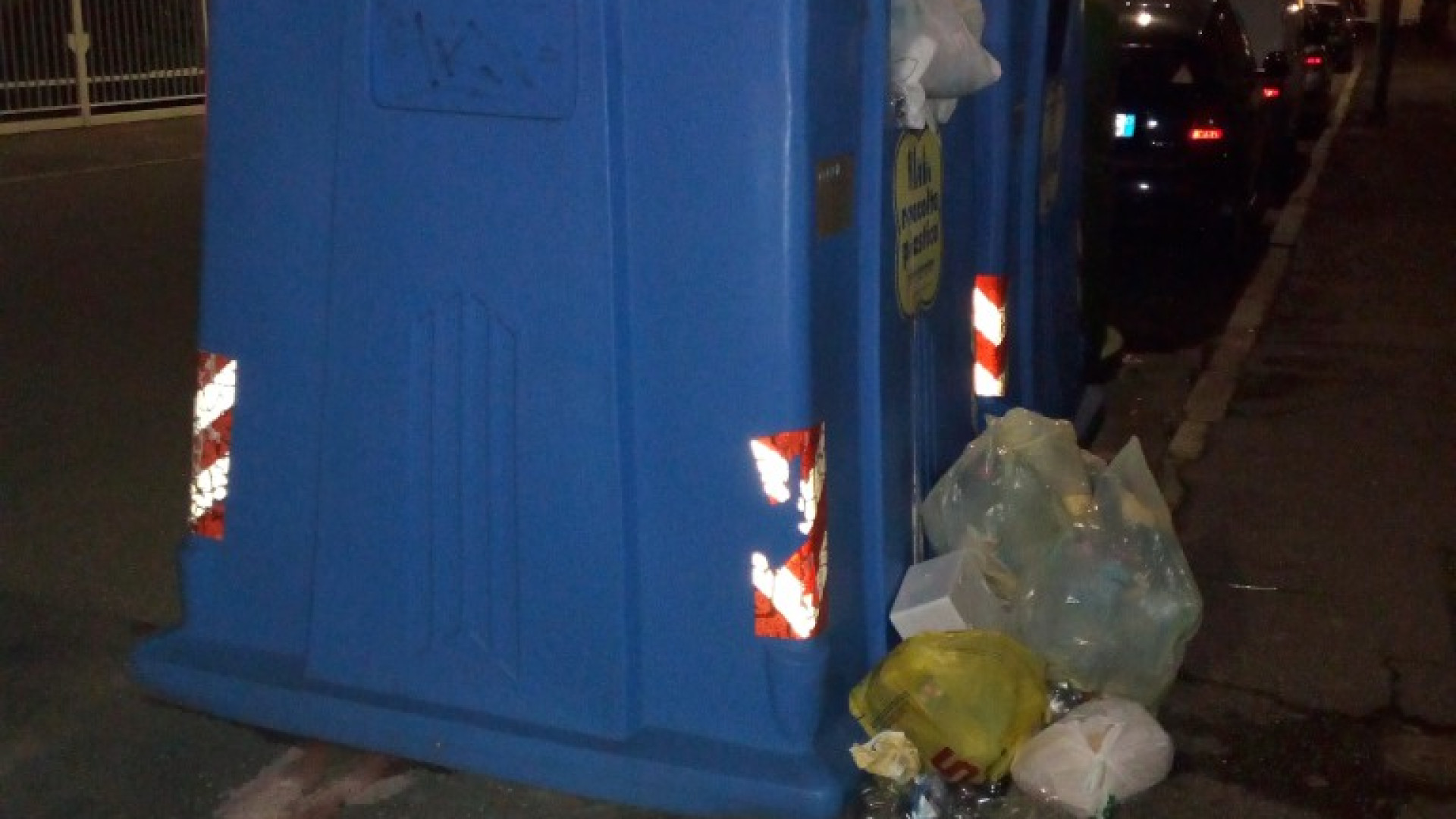 "Campane per la plastica strapiene nei fine settimana, servono più passaggi"