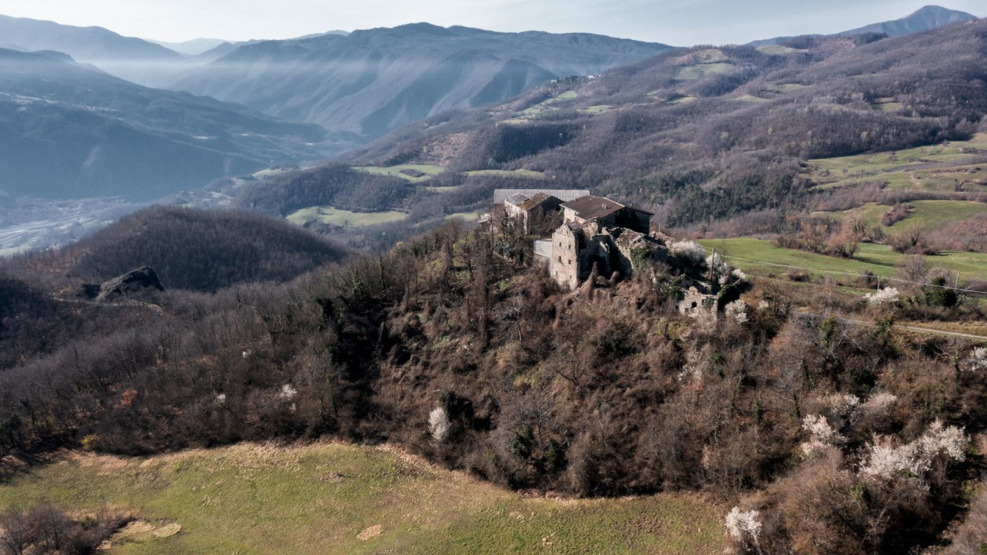 Pietranera, ecco il borgo abbandonato da 20 anni e ormai in rovina