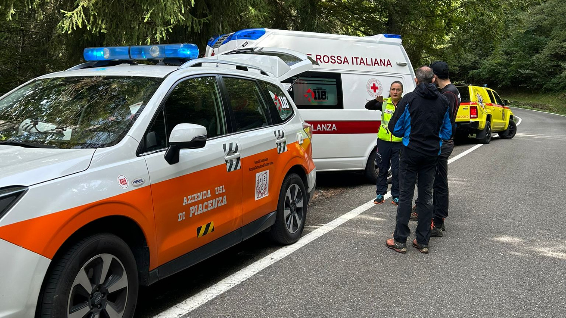 Va a funghi con gli amici e si sente male: 43enne salvato con il verricello