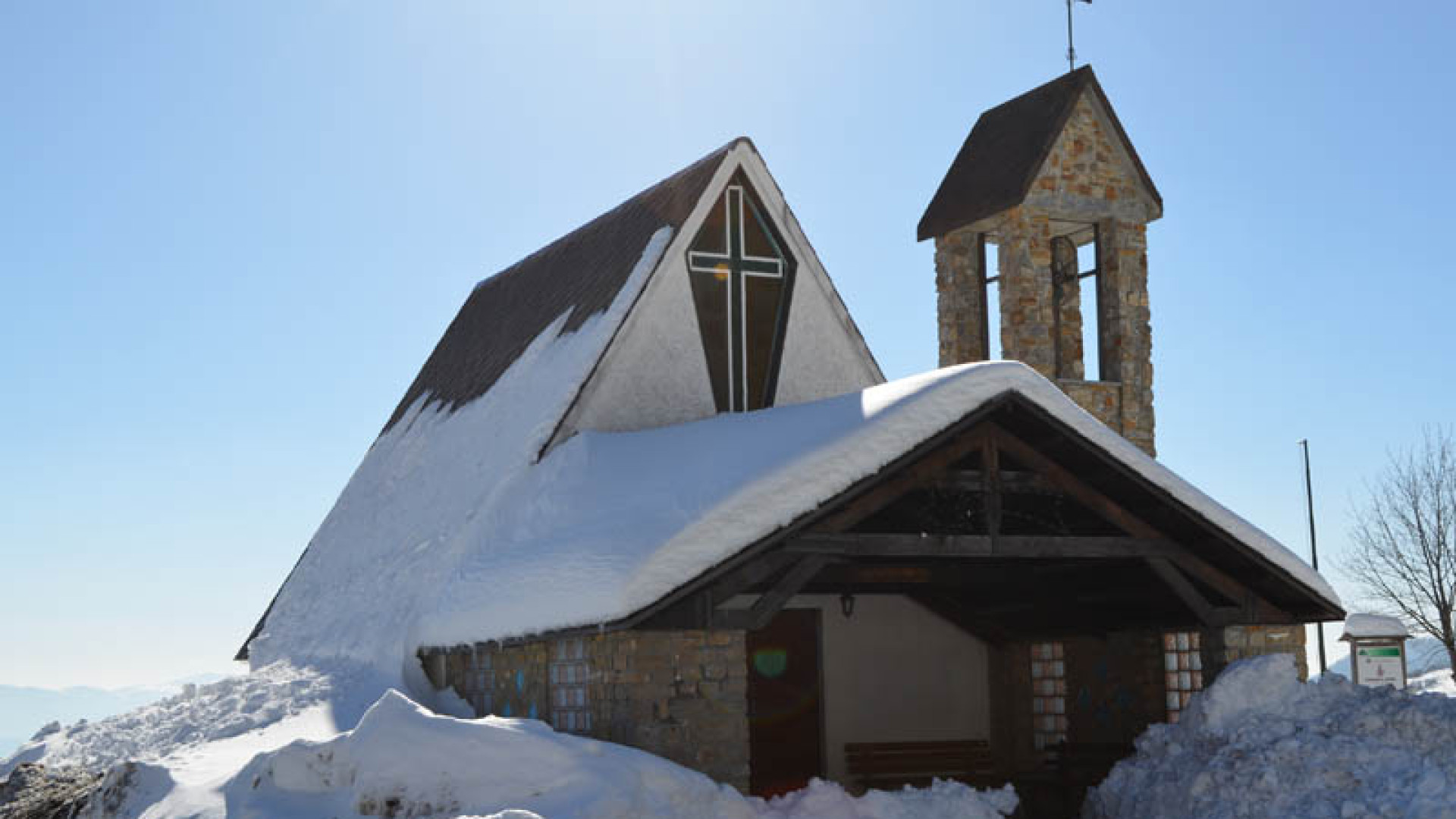 Esplode la primavera ma l’alta montagna fa ancora i conti con la neve