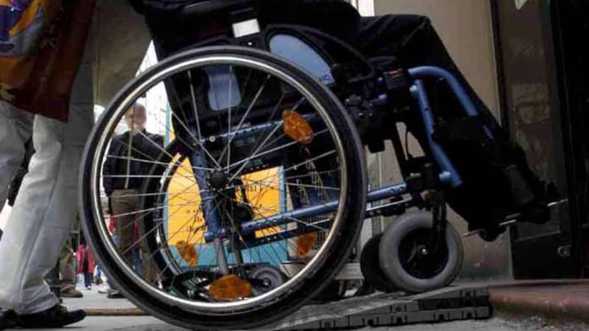 "Nessuno accompagna a scuola mio figlio disabile". Lo sfogo di una mamma