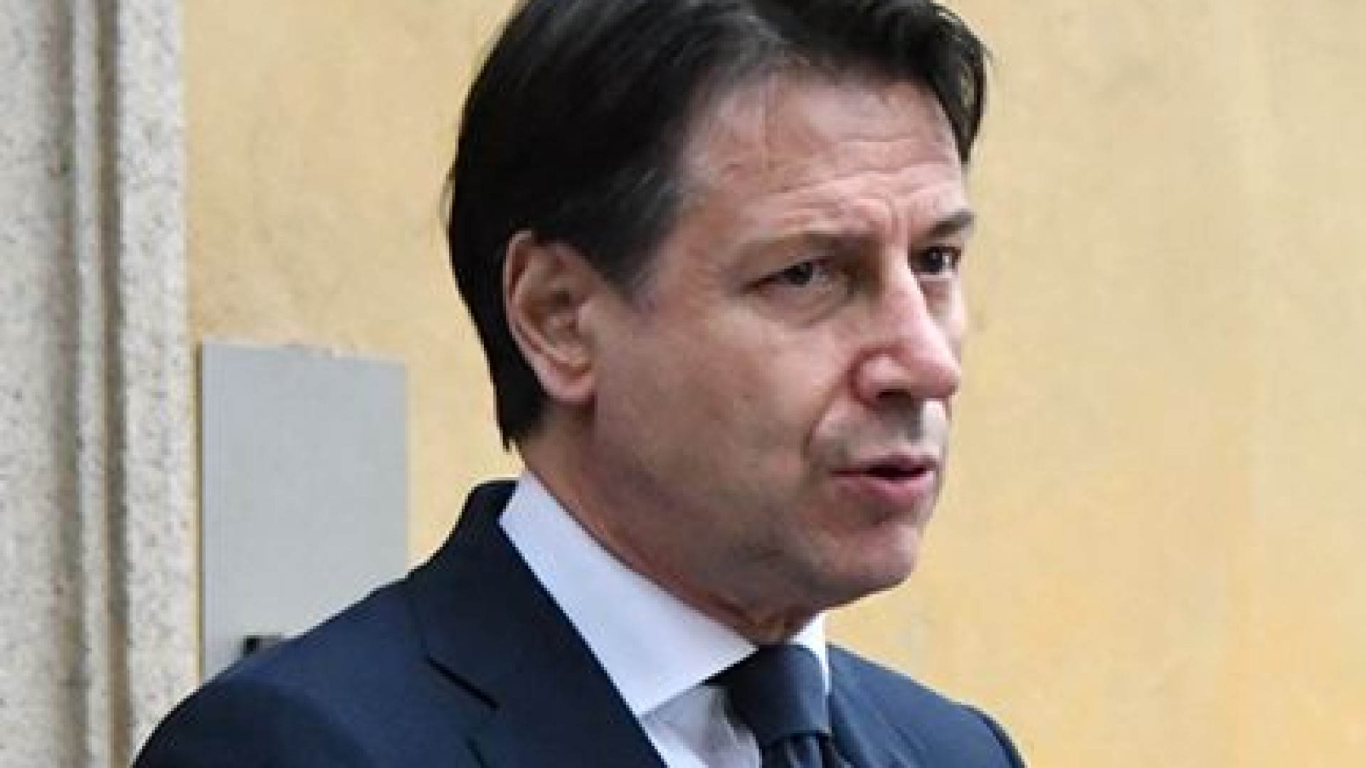 Le estetiste: "Mancata apertura favorisce abusivismo e mette a rischio la salute"