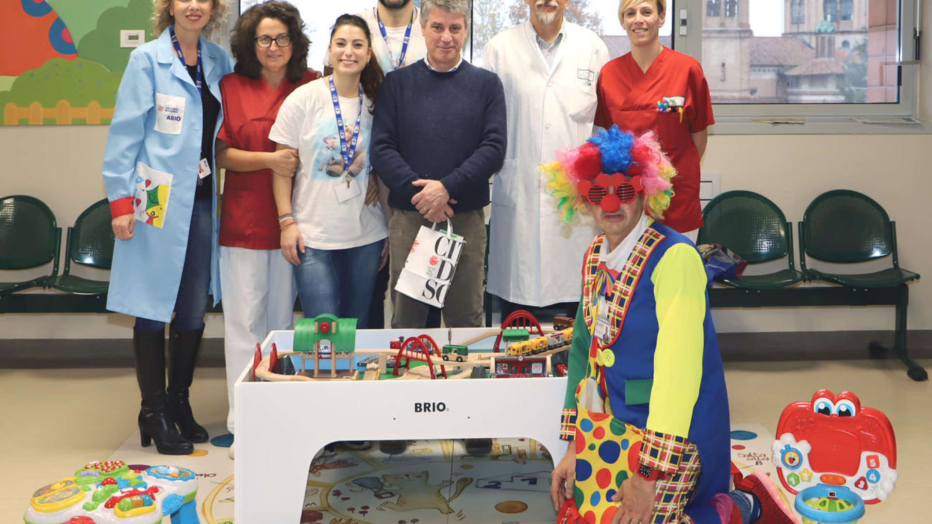 Donato un tavolo da gioco per intrattenere i pazienti del Pronto soccorso pediatrico
