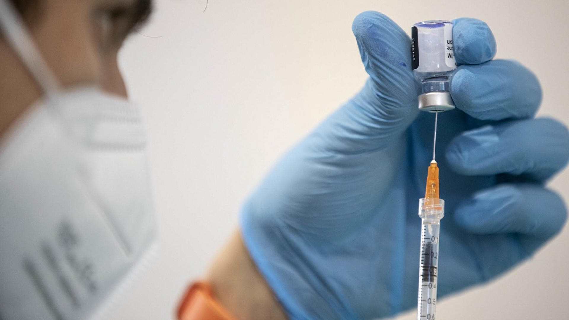 Vaccini, prenotazioni solo per over 60 e 12-19enni. Per gli altri dopo Ferragosto