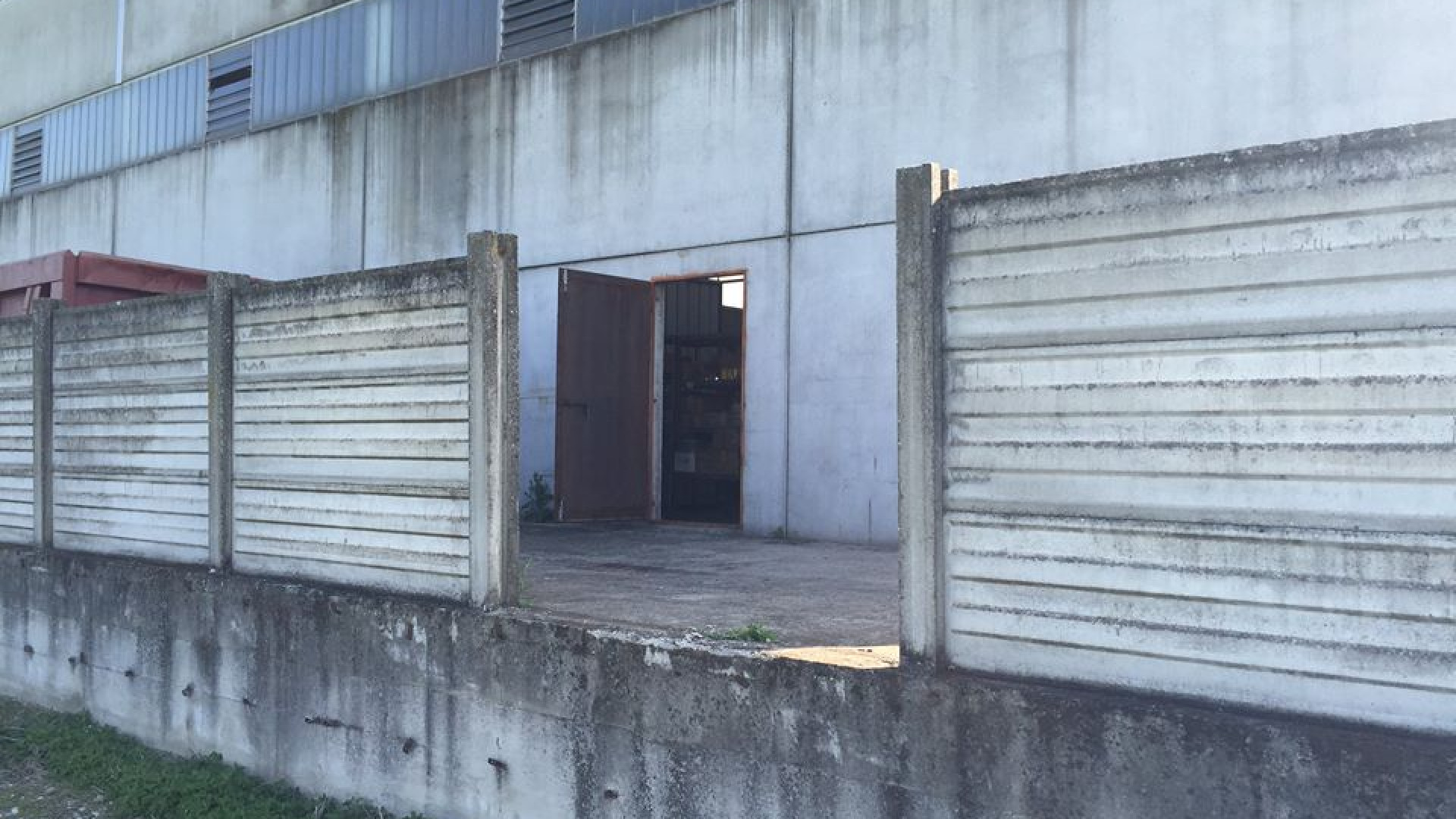 Muri "sfilati" come fossero lego: a Gragnano rubati attrezzi e gomme