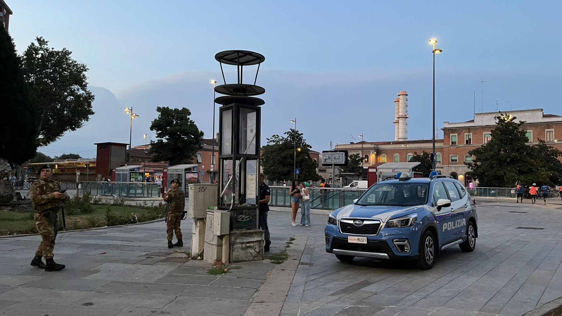 Apprezzamento a una ragazza: scoppia l’ennesima rissa a piazzale Marconi