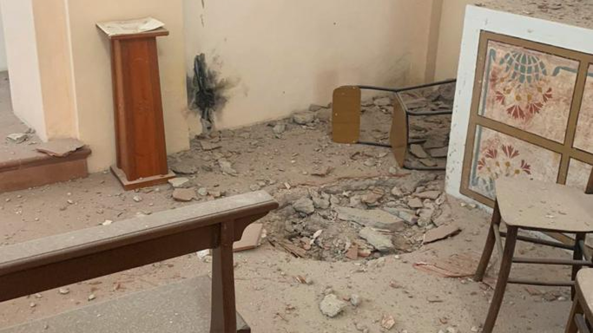 Fulmine si abbatte sulla chiesa di Brugnello: ingenti danni. Ecco le foto
