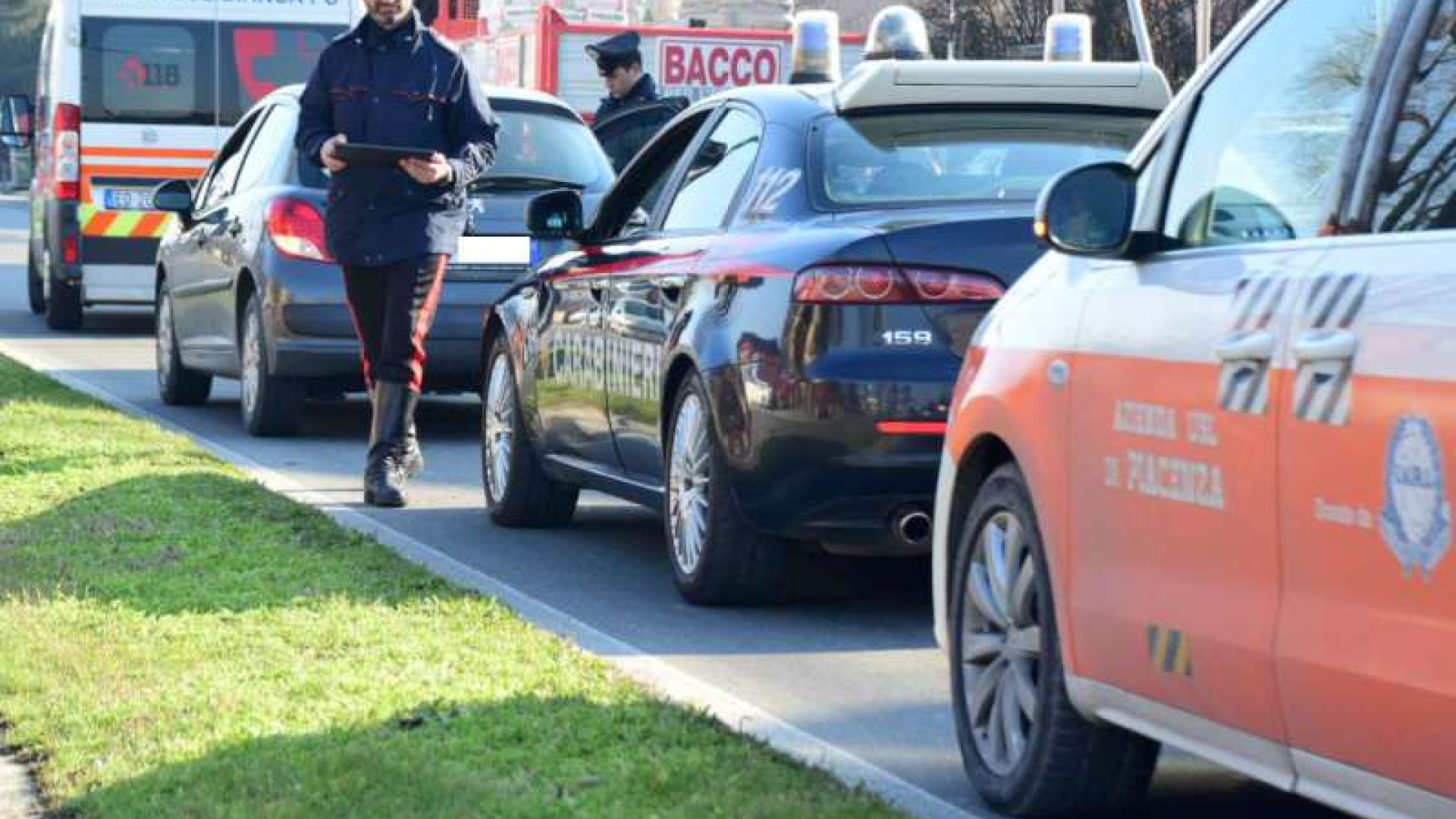 Incidente in via Primo Maggio, donna in bici investita da un'auto