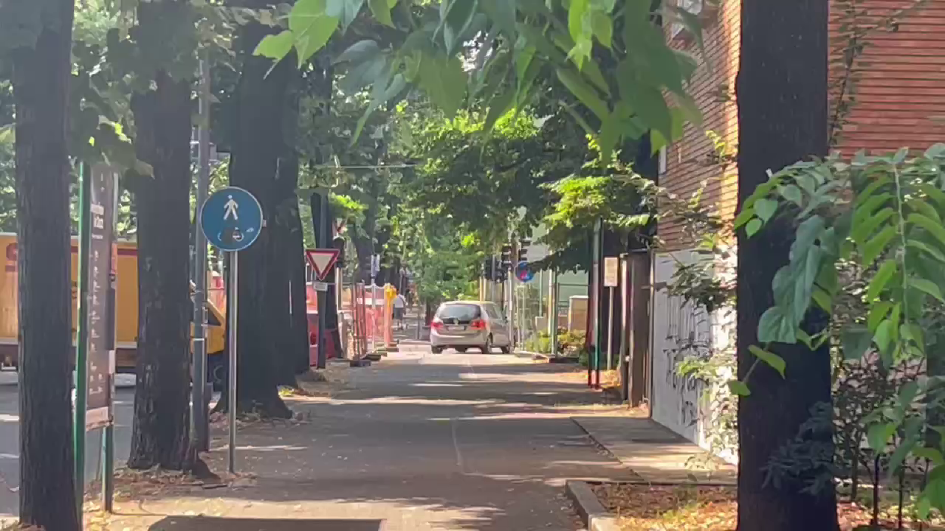 Lavori in corso all'incrocio di viale Dante: viabilità in tilt e auto sulle strisce pedonali