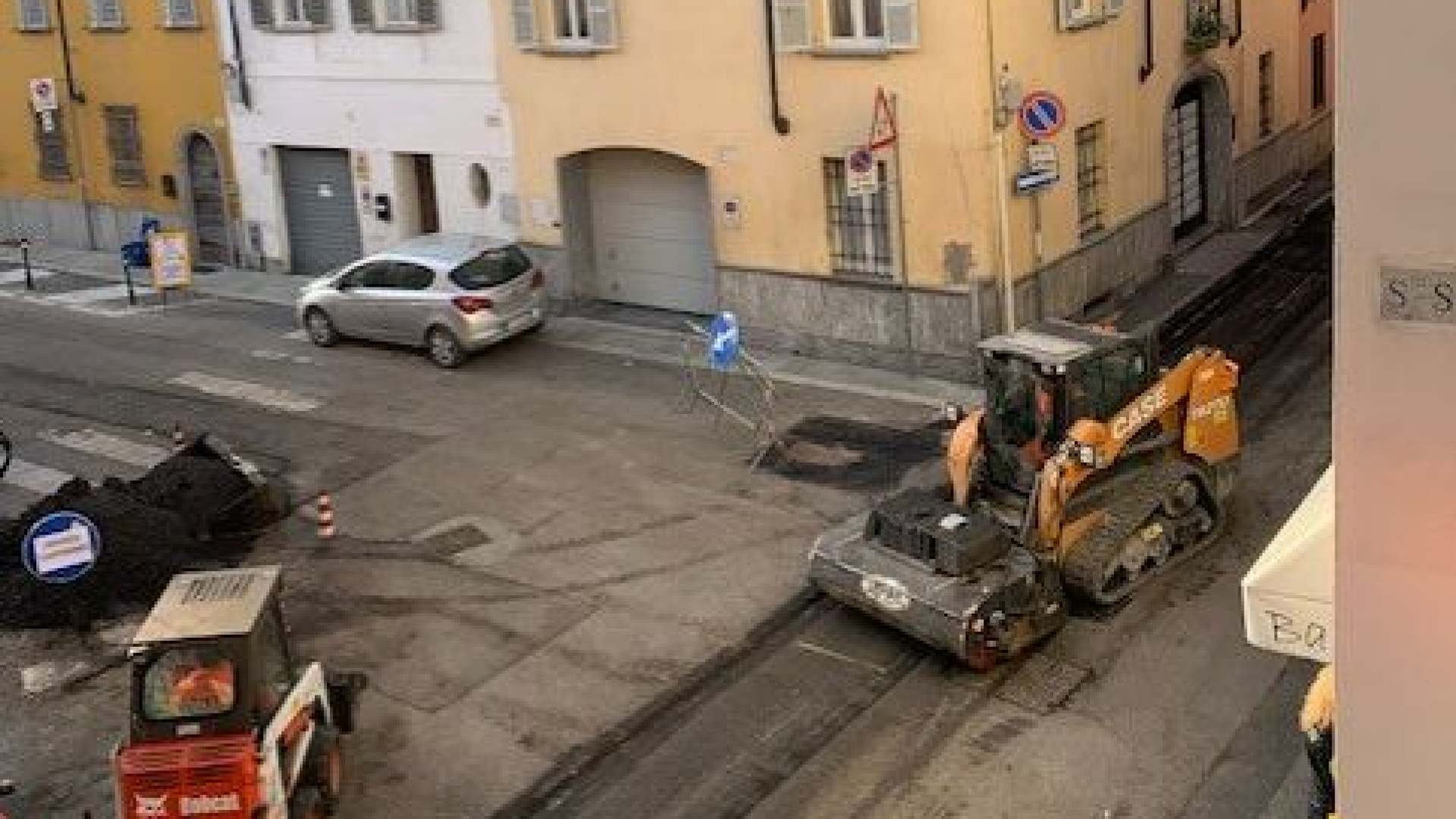 Nuova pavimentazione: chiusa fino a domani via San Vincenzo