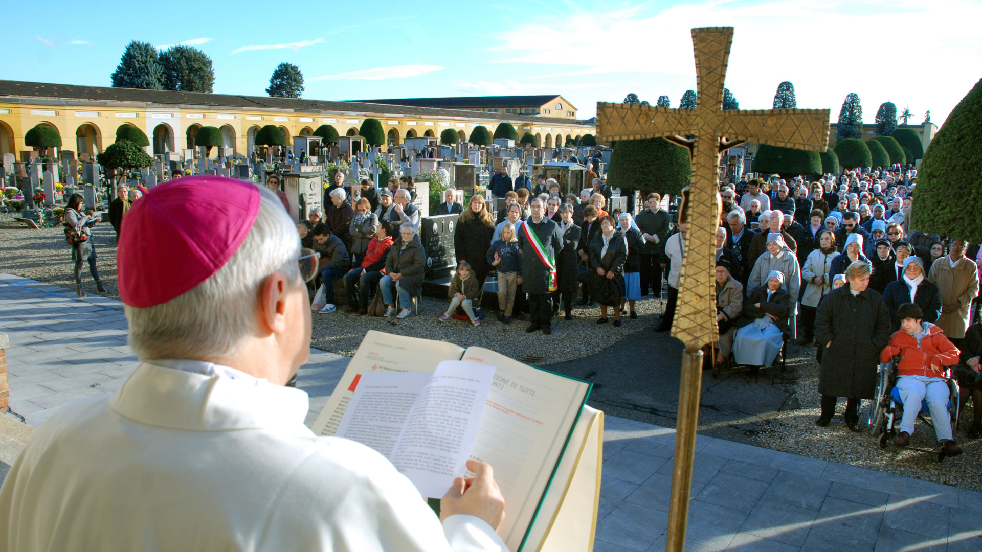 Ognissanti, gli appuntamenti e le celebrazioni nei cimiteri cittadini