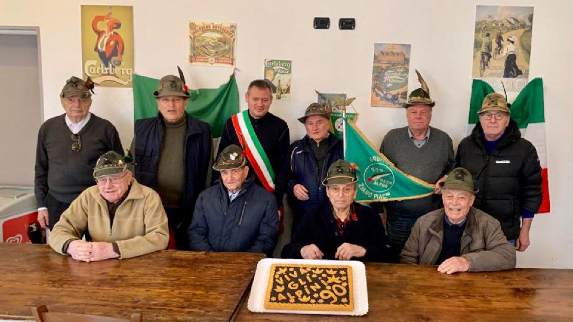 Gli alpini di Ziano hanno festeggiato i novant'anni di Natale, Romano e Luigi