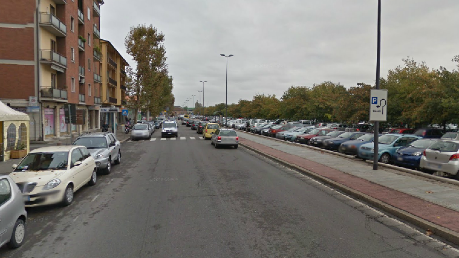 Rovista tra le auto in viale Sant'Ambrogio, denunciato per tentato furto