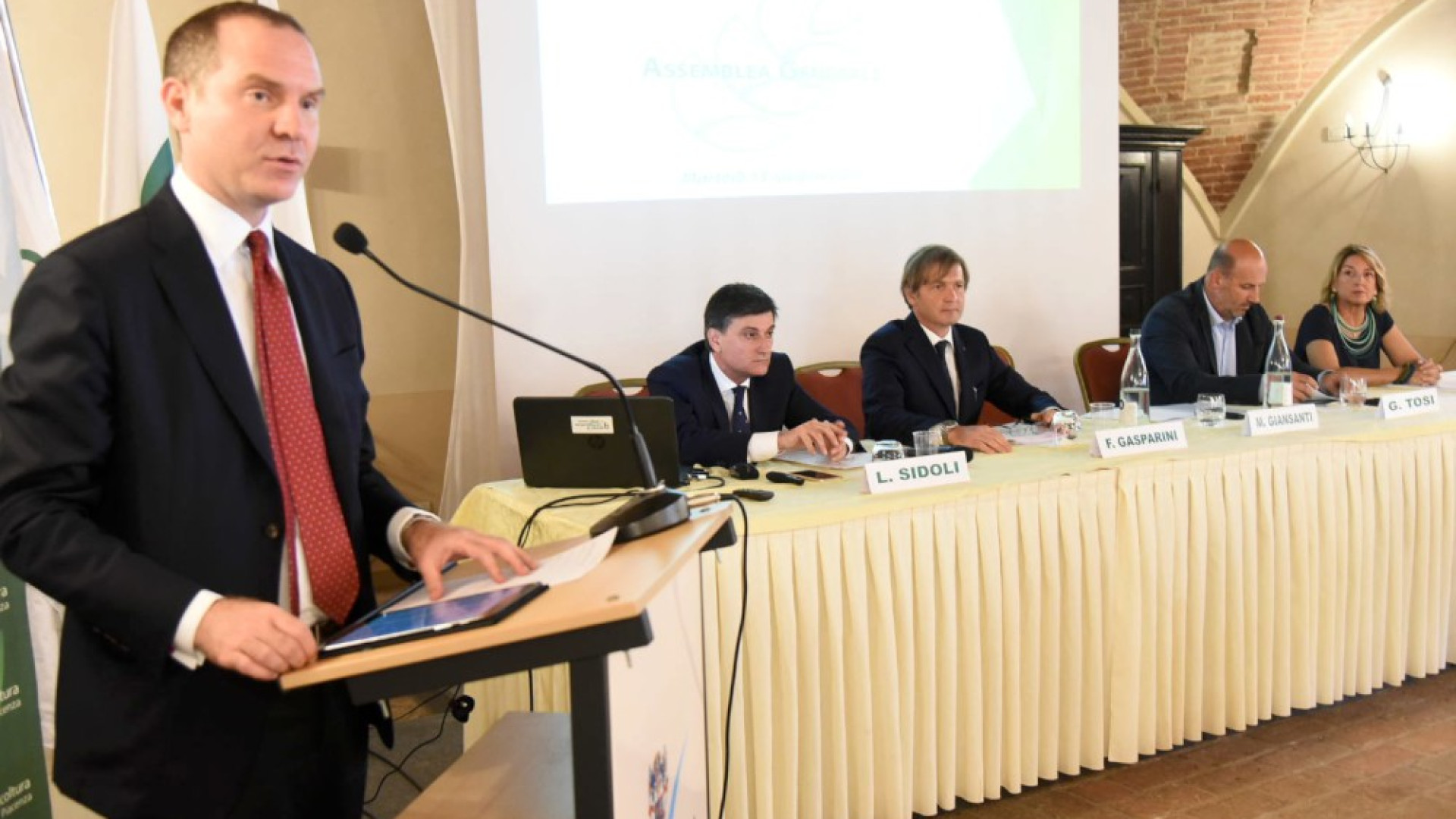 "Tornare a dettare le linee politiche del Paese". A Piacenza il presidente di Confagricoltura