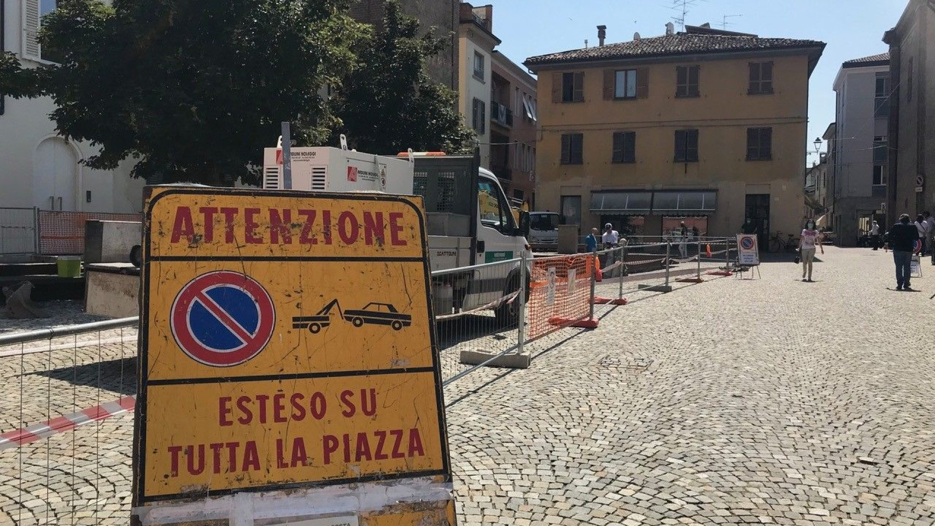 Piazza Molinari, via ai lavori. Cambiamo Fiorenzuola presenta 500 firme contro