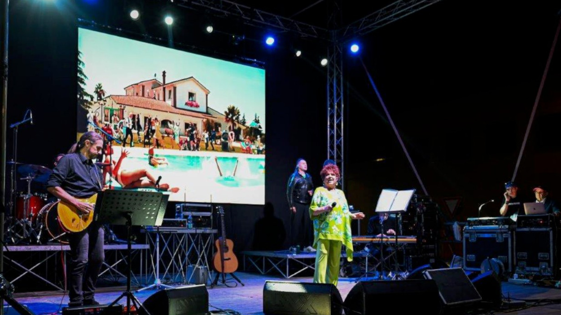 La carica dei 3.000 al Rossetti Market per il concerto di Orietta Berti e Nicola Congiu