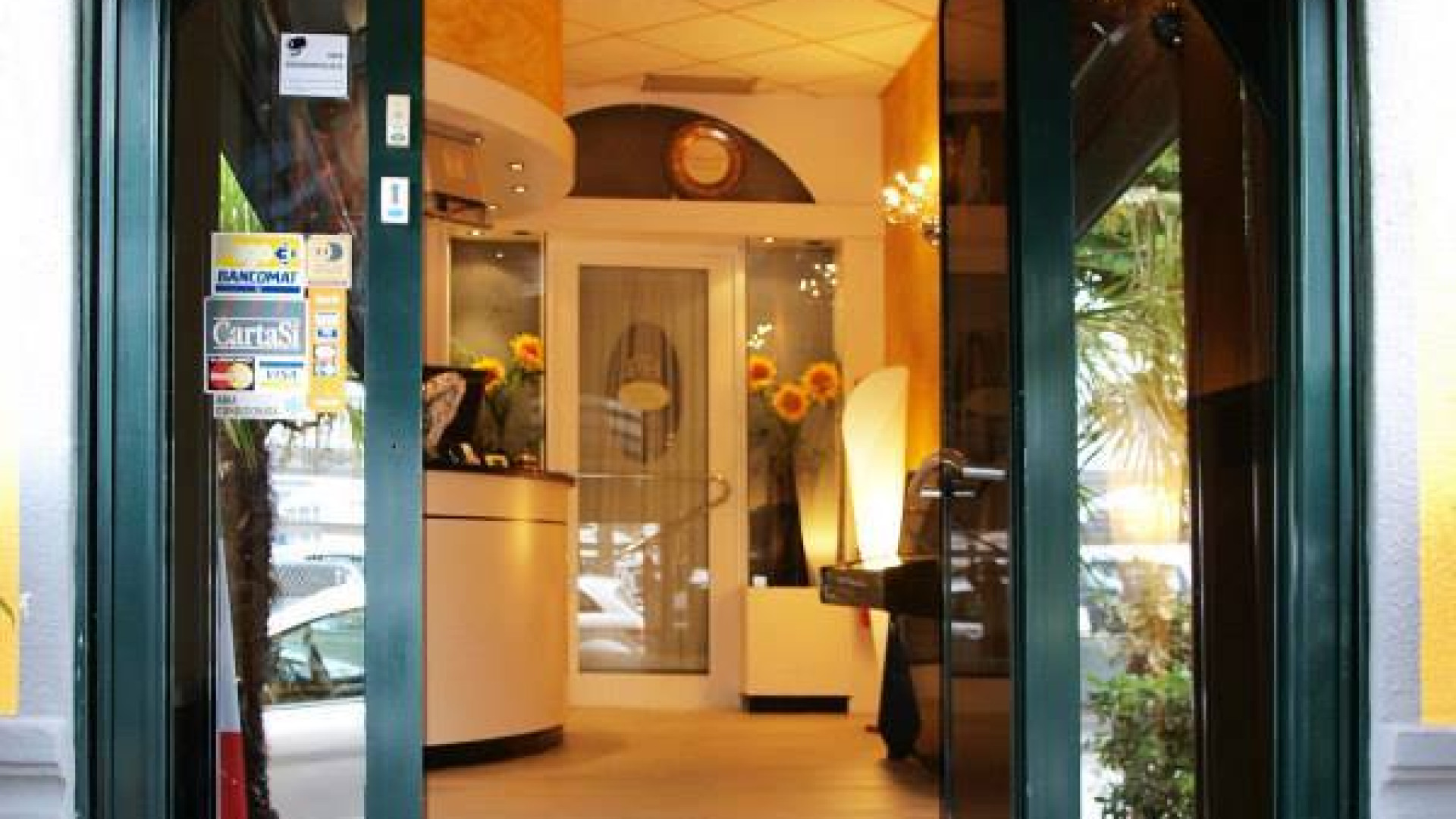 Hotel, è crisi: venti strutture in vendita. Federalberghi: "Il settore è in ginocchio"