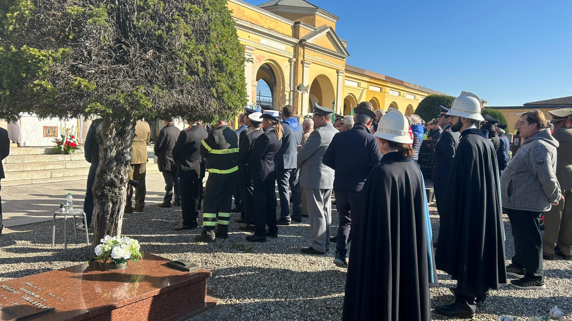 Caduti, la cerimonia al cimitero urbano di Piacenza: "La guerra è intorno a noi"