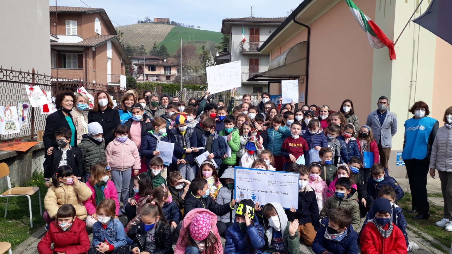 Mille euro per i bimbi ucraini: la scuola di Trevozzo diventa "Amica di Unicef"
