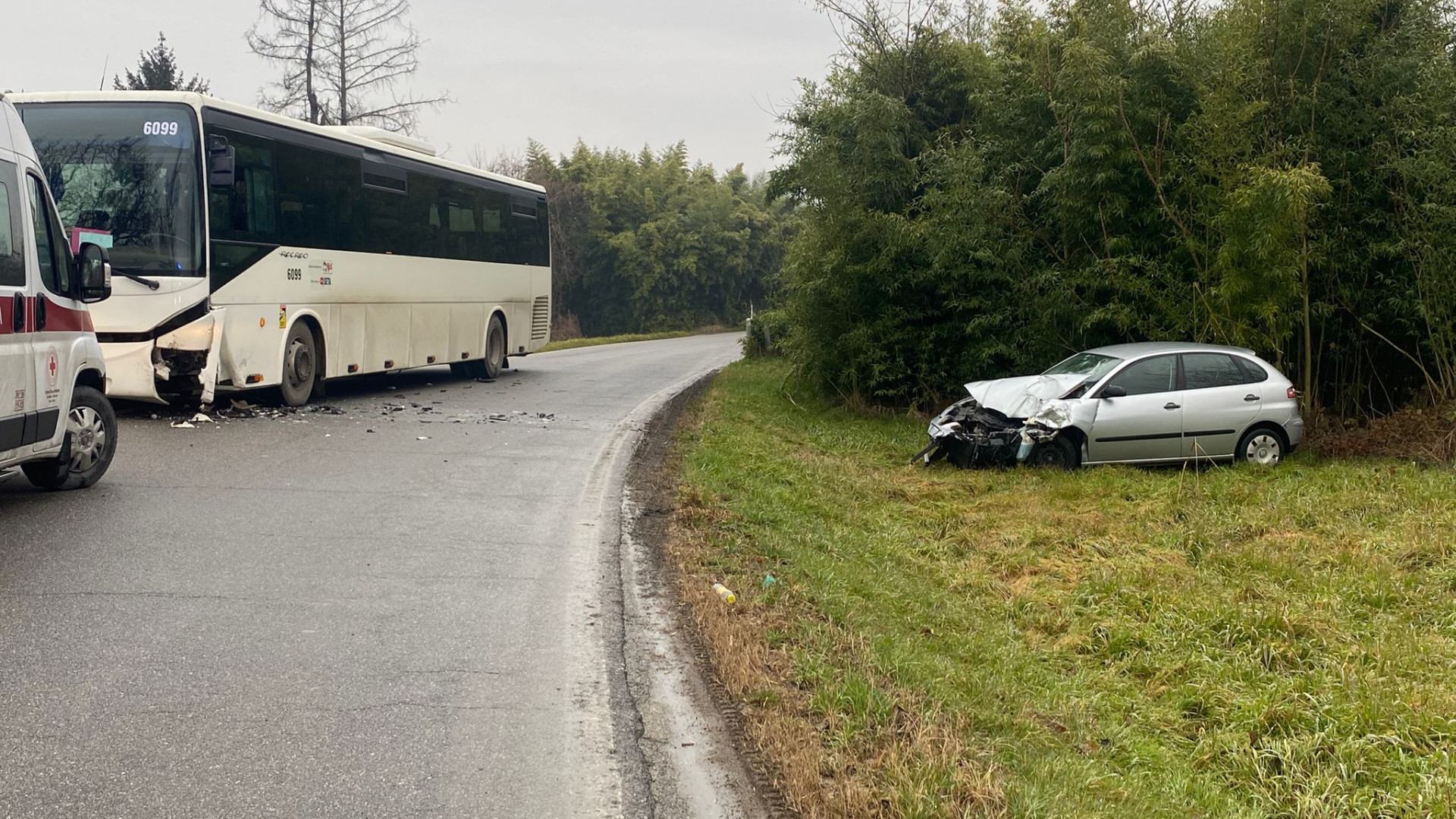 Scontro con il bus di linea a Ponte Riglio, automobilista in ospedale