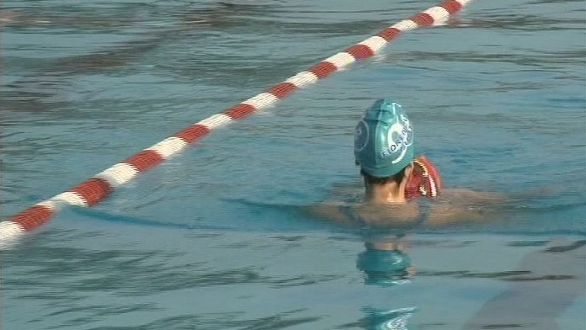 Fare il bagno in sicurezza, i consigli: "Mai da soli in acqua e occhio agli sbalzi termici"