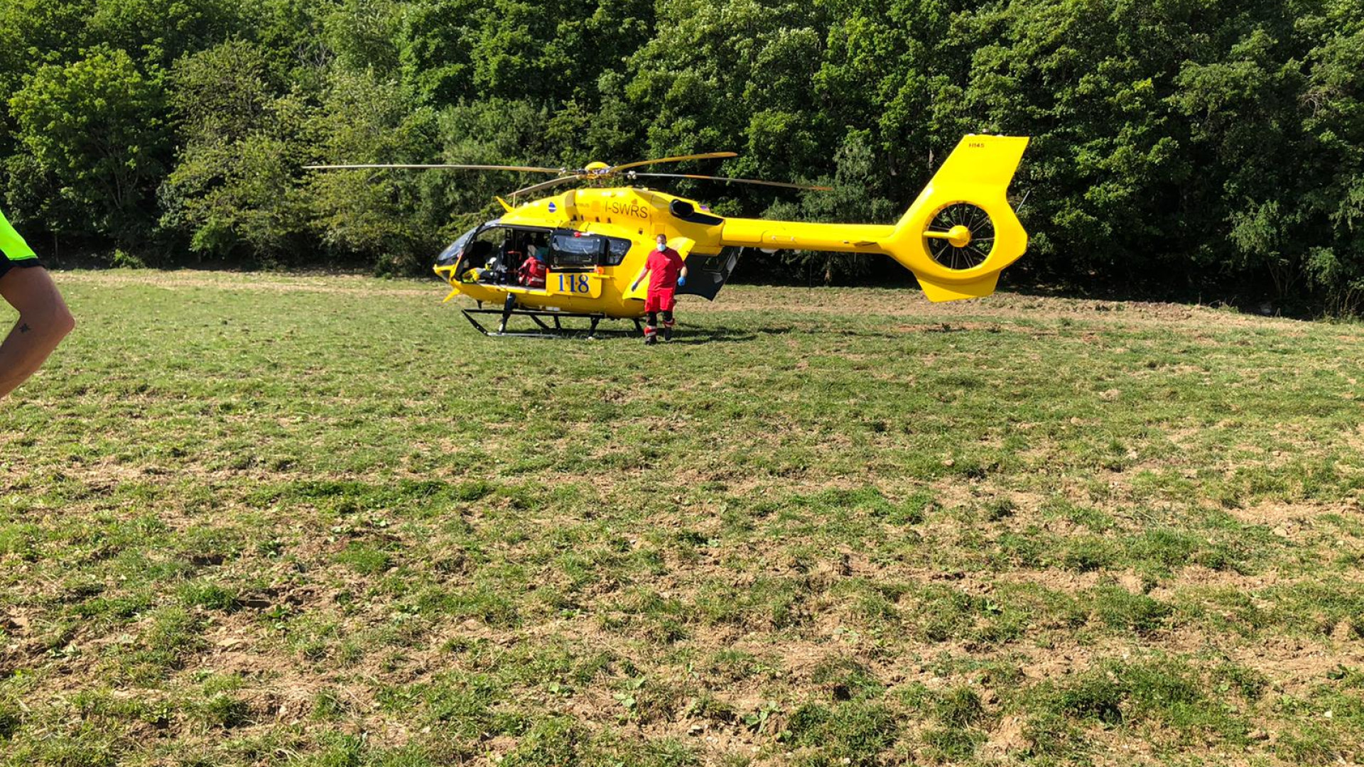 Incidente tra auto e moto sulla provinciale del Mercatello: grave una donna