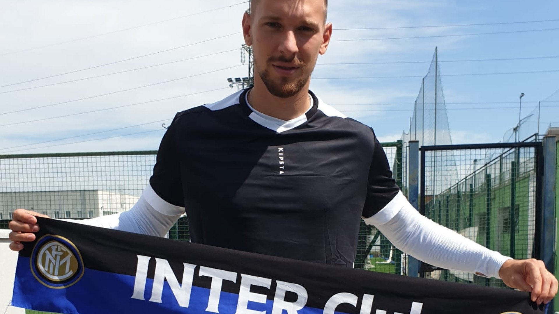 Il portiere dell'Inter Ionut Radu si allena al campo della Spes Borgotrebbia