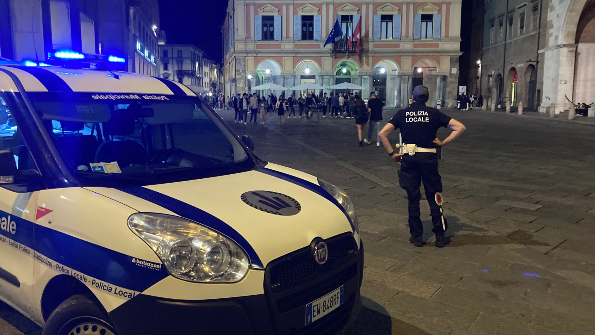 Una pattuglia della Municipale contro i parcheggi selvaggi