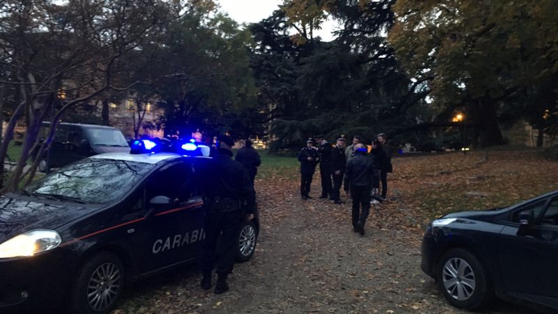 Rapina un romeno del cellulare e oppone resistenza ai carabinieri: arrestato