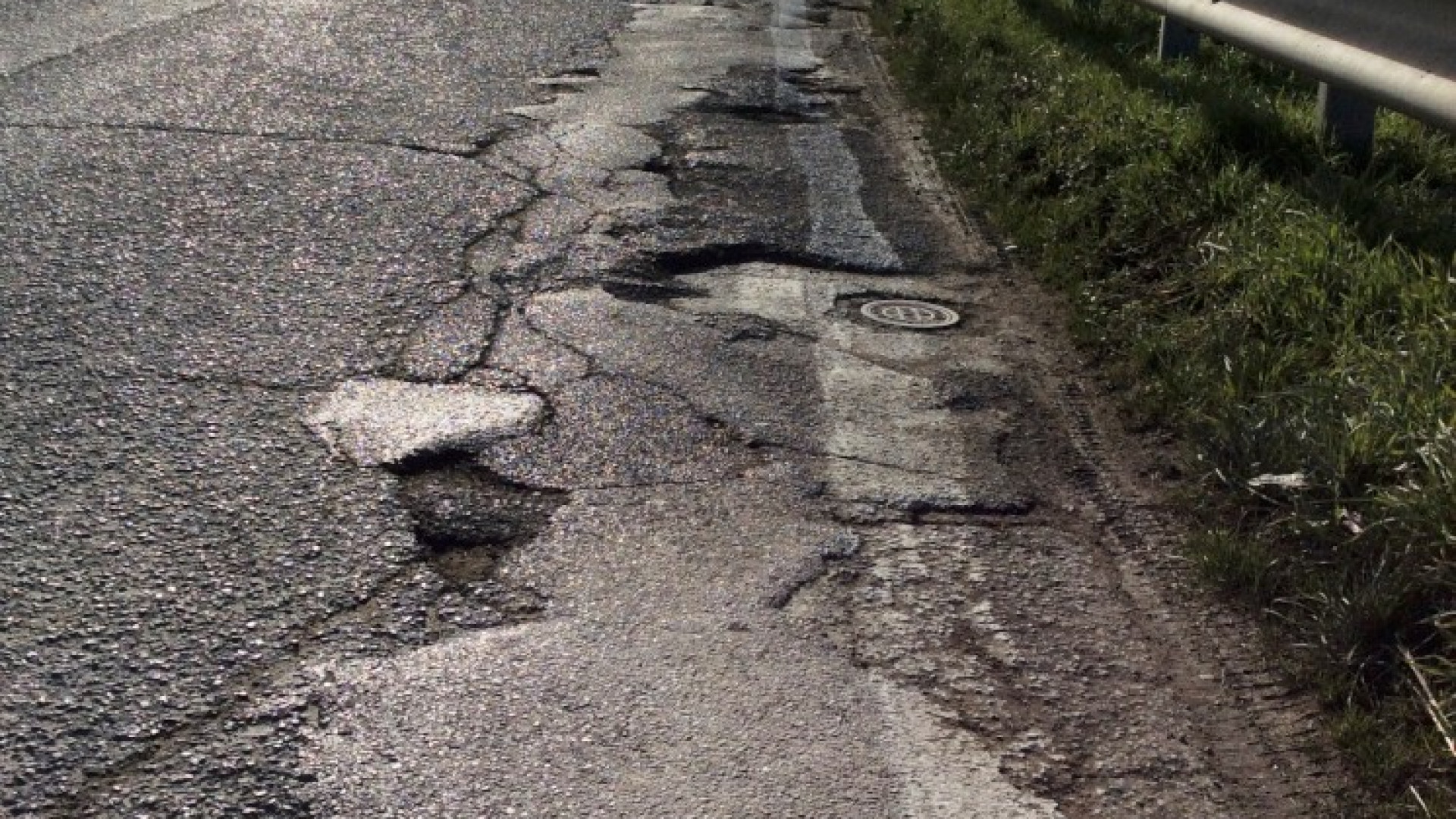 Buche sulla strada Gerbido a Mortizza. "La periferia è dimenticata"